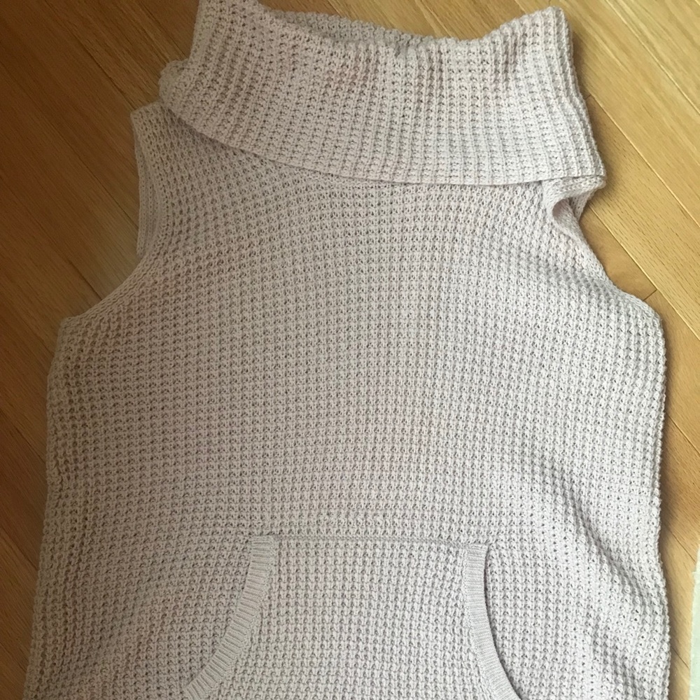 Vince Camuto sleeveless sweater